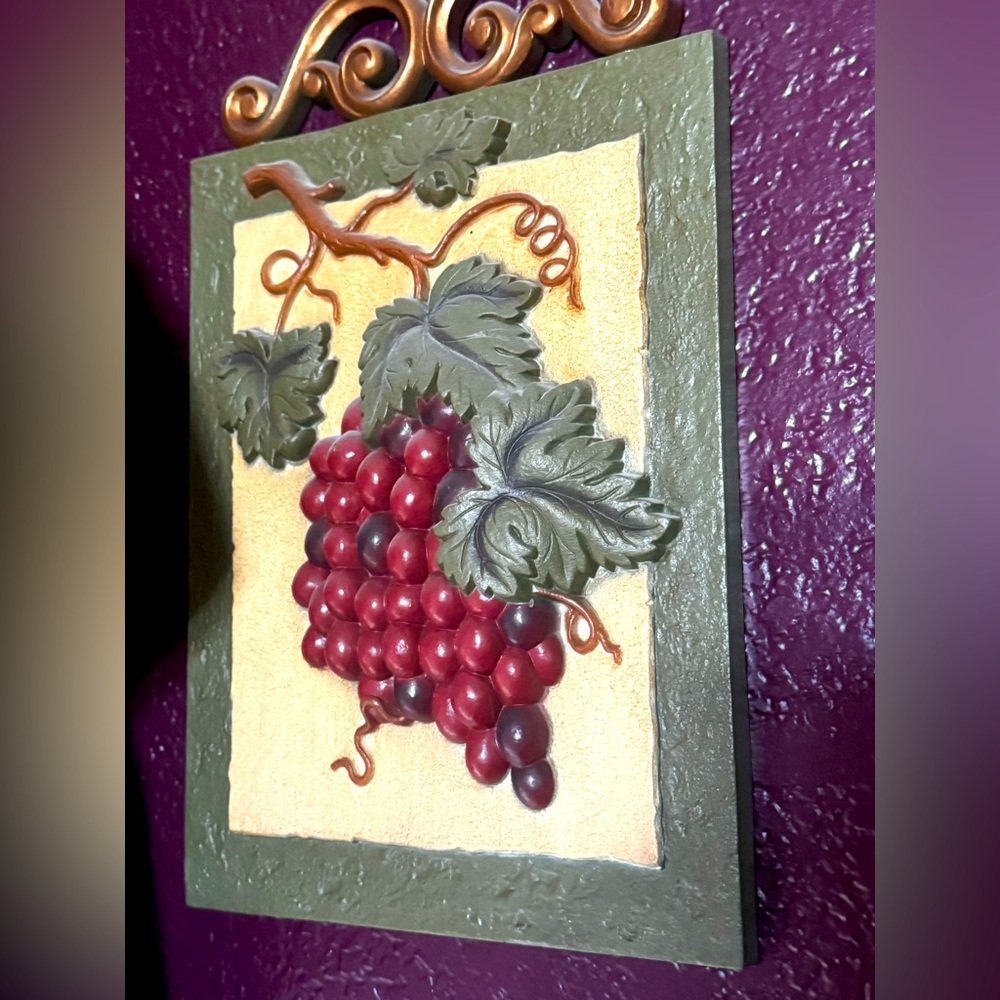Pair of wall hangings of grapes